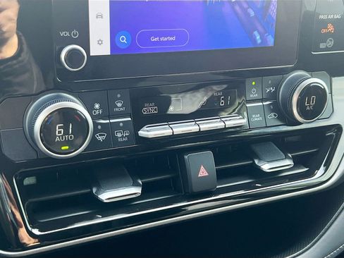 Used 2024 Toyota Highlander LE image 16