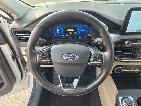 Used 2021 Ford Escape Titanium image 44