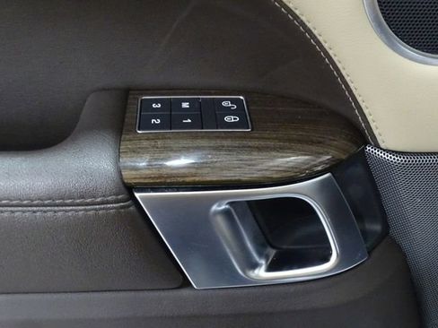 Used 2018 Land Rover Range Rover Sport SE AWD/4WD image 18