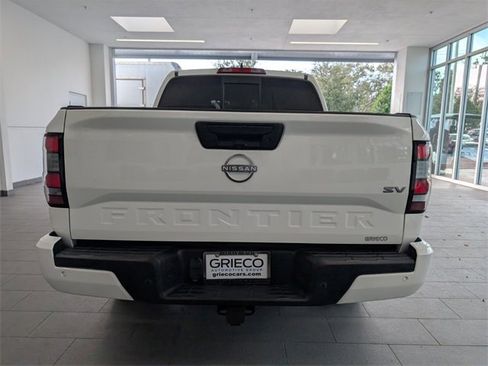 Used 2022 Nissan Frontier SV w/ SV Premium Package image 10