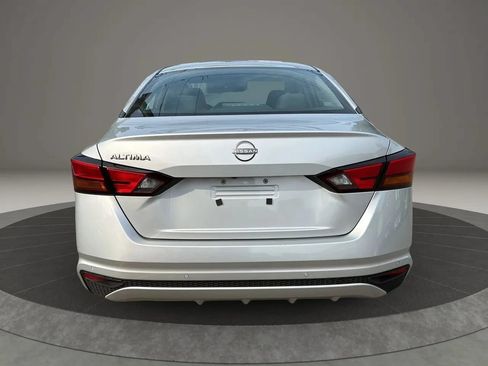 Used 2024 Nissan Altima 2.5 S FWD image 6