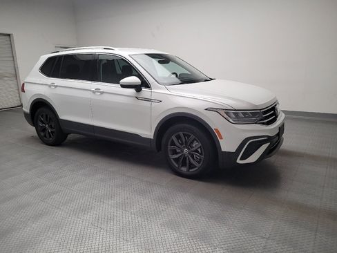 Used 2024 Volkswagen Tiguan SE FWD image 11