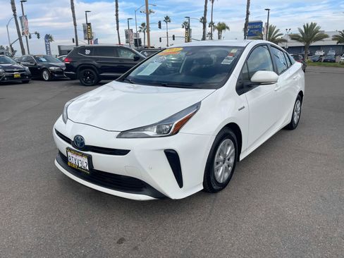 Used 2021 Toyota Prius LE image 7