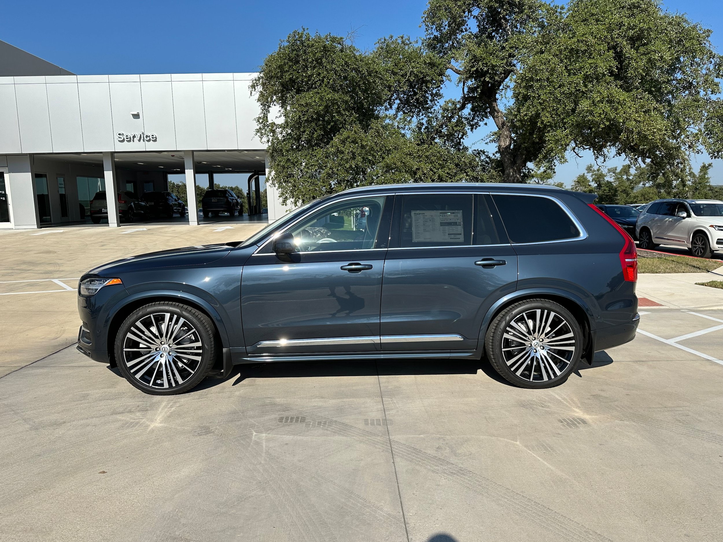 Used 2025 Volvo XC90 B6 Ultra w/ Lounge Package AWD/4WD image 3