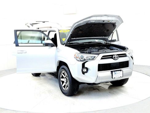 Certified 2024 Toyota 4Runner TRD Off-Road image 9