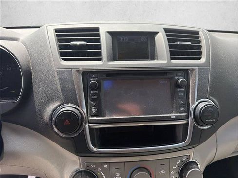 Used 2013 Toyota Highlander SE FWD image 13