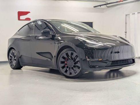 Used 2024 Tesla Model Y Performance image 2