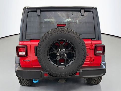 Used 2024 Jeep Wrangler Unlimited AWD/4WD image 8