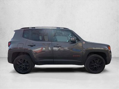 Used 2018 Jeep Renegade Trailhawk image 4