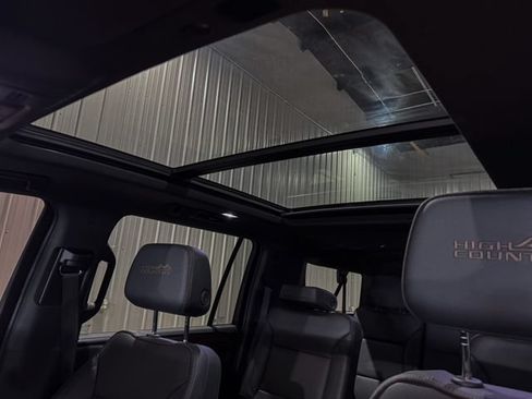 Used 2023 Chevrolet Suburban High Country AWD/4WD image 19
