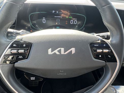 Certified 2023 Kia Niro EX Touring image 26