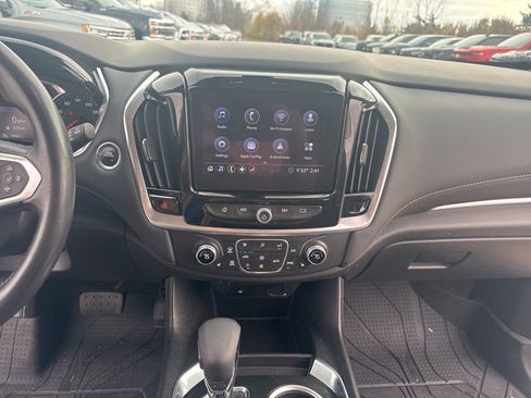 Used 2021 Chevrolet Traverse LT image 14