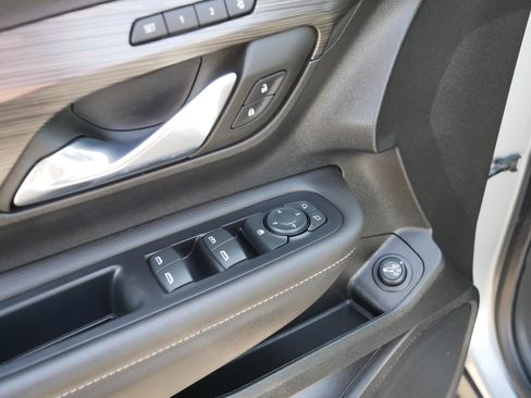 Used 2023 GMC Terrain SLT w/ Infotainment Package II image 19