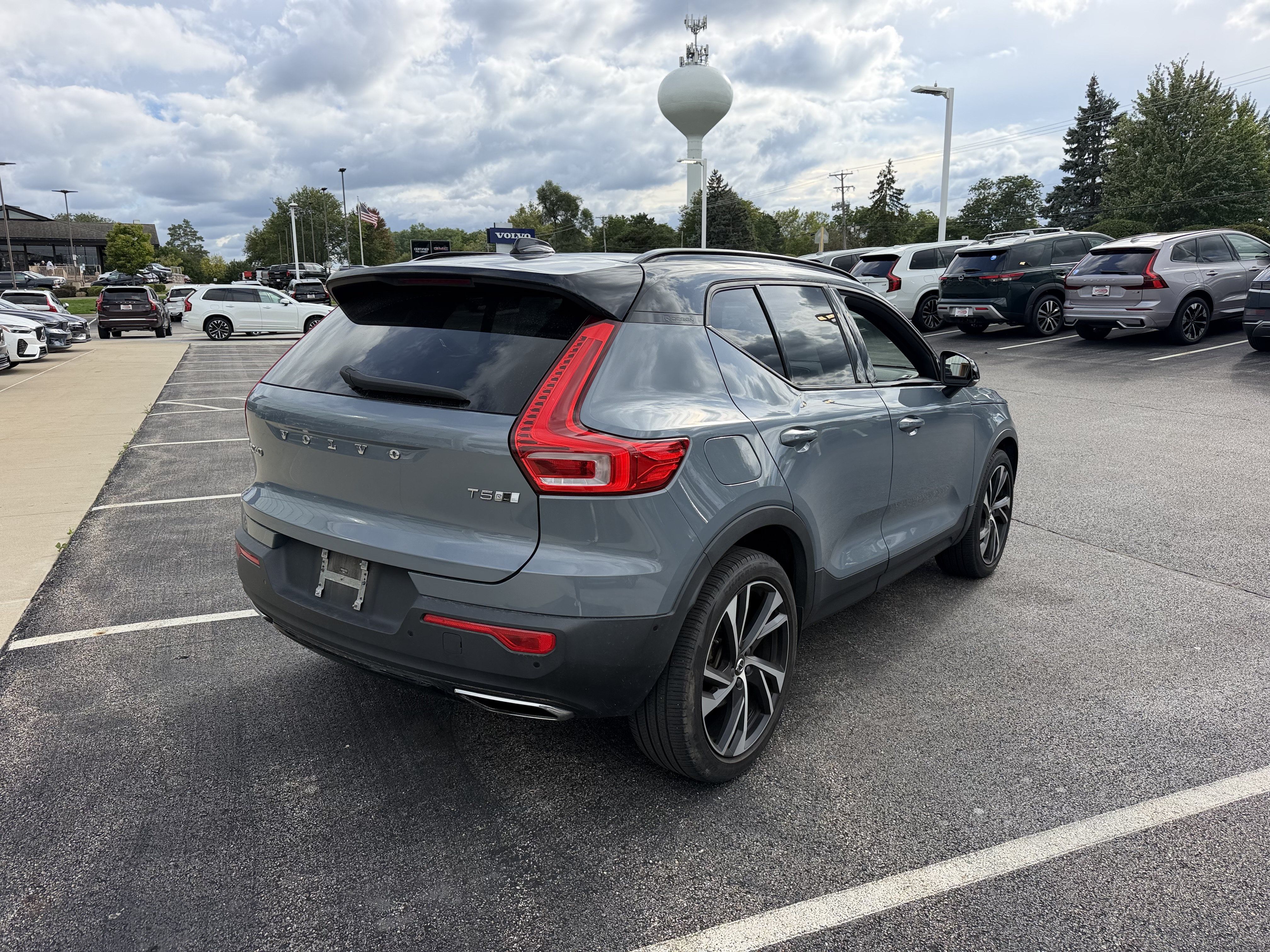 Used 2020 Volvo XC40 T5 R-Design AWD/4WD image 4