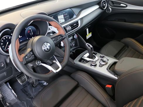 New 2025 Alfa Romeo Stelvio Sprint image 20