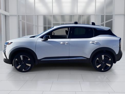 New 2026 Nissan Kicks SR w/ Cold Weather Package image 3