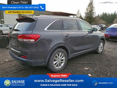 Used 2017 Kia Sorento LX w/ LX Convenience Package image 3