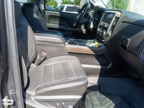 Used 2017 GMC Sierra 2500 Denali w/ Suspension Package, Off-Road AWD/4WD image 10