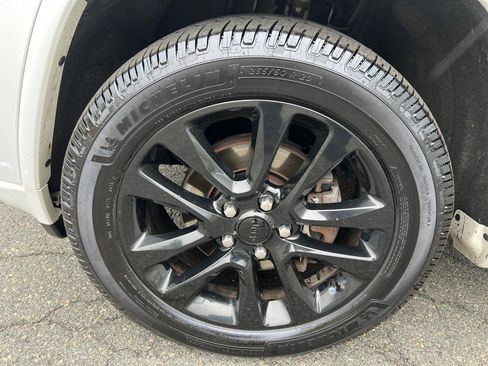 Used 2017 Jeep Grand Cherokee Altitude AWD/4WD image 32