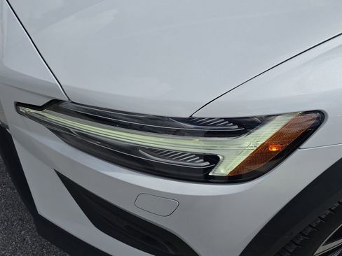 Certified 2022 Volvo V60 T5 Cross Country w/ Climate Package image 12