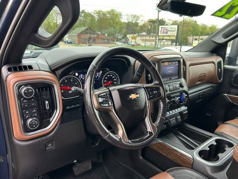 Used 2022 Chevrolet Silverado 2500 High Country w/ Technology Package AWD/4WD image 16