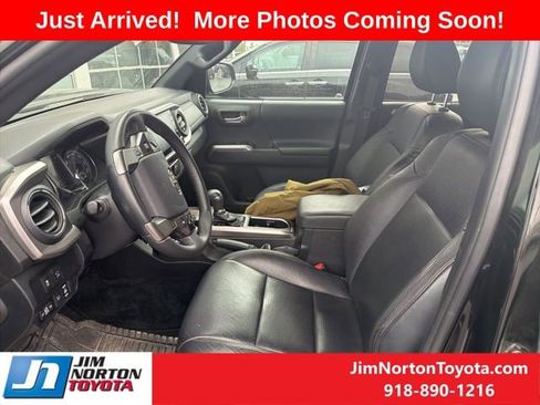 Used 2023 Toyota Tacoma Limited RWD image 9