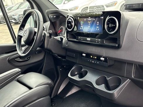 Used 2025 Mercedes-Benz Sprinter 3500 image 30