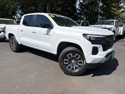 Used 2024 Chevrolet Colorado Z71 w/ Z71 Convenience Package 2 image 2