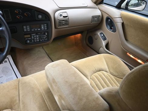 Used 1995 Pontiac Bonneville SE FWD image 15