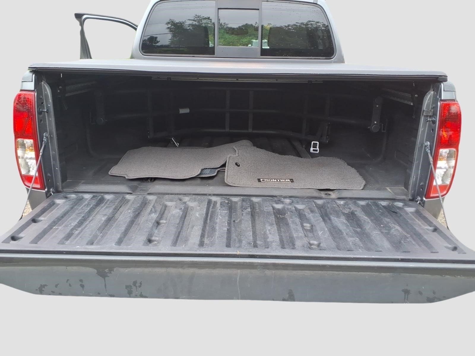 Used 2021 Nissan Frontier SV w/ Midnight Edition Floor Mats AWD/4WD image 16