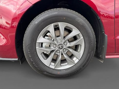 Certified 2026 Toyota Sienna XLE FWD image 12
