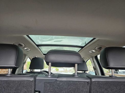Used 2022 Volkswagen Tiguan SE AWD/4WD image 6