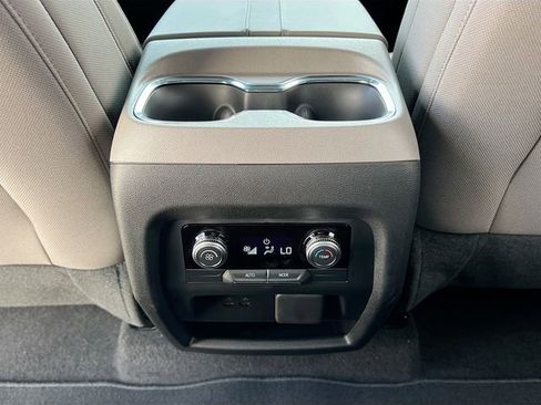 New 2026 GMC Acadia Elevation image 18