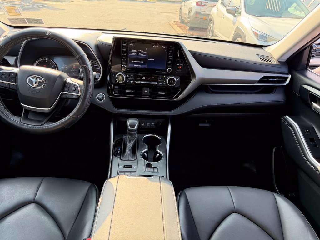 Used 2022 Toyota Highlander XLE AWD/4WD image 23
