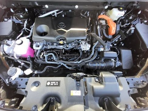 Used 2025 Toyota RAV4 LE AWD/4WD image 28
