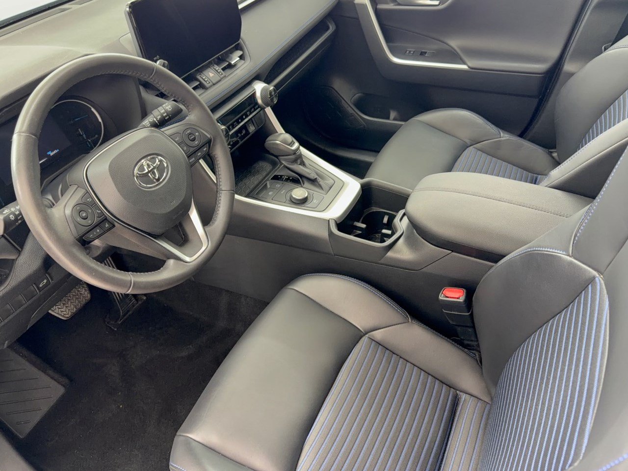 Certified 2024 Toyota RAV4 XSE AWD/4WD image 4