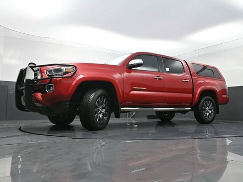 Used 2020 Toyota Tacoma Limited image 28