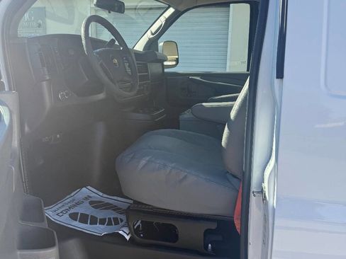 Used 2015 Chevrolet Express 2500 image 11