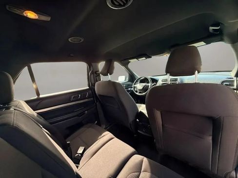 Used 2019 Ford Explorer XLT w/ Equipment Group 201A AWD/4WD image 15
