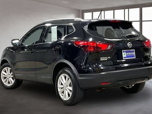 Used 2018 Nissan Rogue Sport SV AWD/4WD image 4
