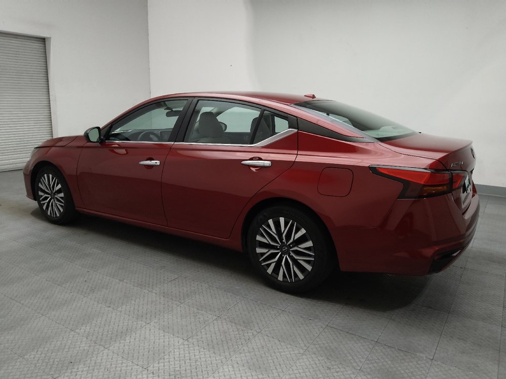 Used 2025 Nissan Altima 2.5 SV FWD image 3