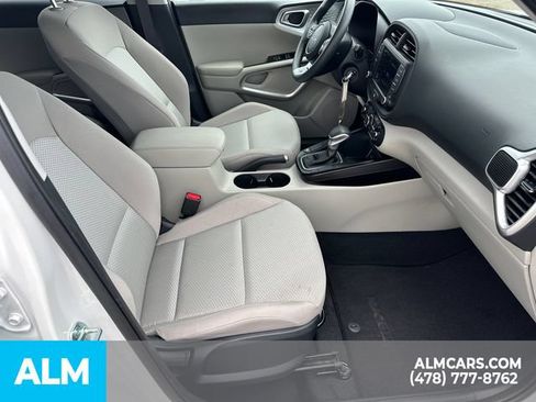 Used 2025 Kia Soul LX w/ LX Technology Package FWD image 15