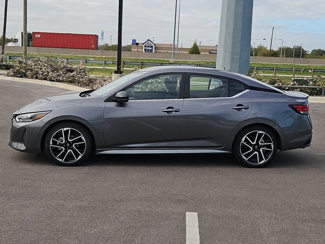 Used 2025 Nissan Sentra SR FWD image 9