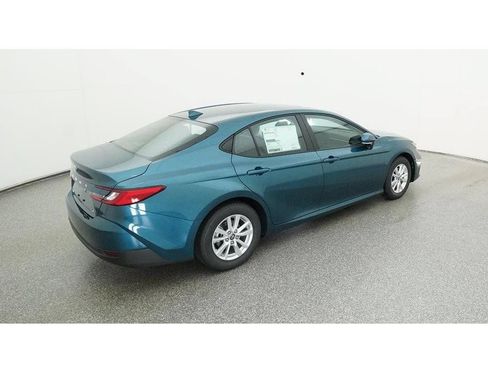 Used 2025 Toyota Camry LE FWD image 12