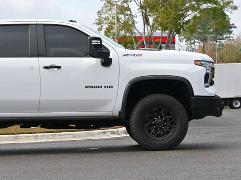 Used 2024 Chevrolet Silverado 2500 ZR2 w/ ZR2 Bison Edition image 6