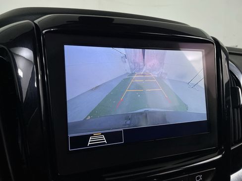 Used 2021 Chevrolet Traverse LT image 16