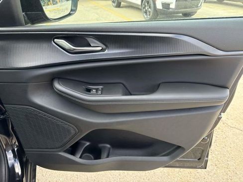 New 2025 Jeep Grand Cherokee L Altitude RWD image 30
