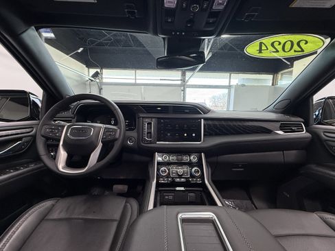 Used 2024 GMC Yukon XL Denali image 17