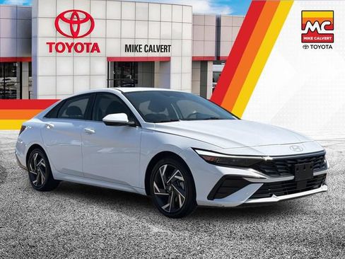 Used 2025 Hyundai Elantra SEL FWD image 7