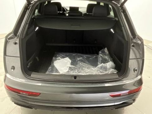 Used 2024 Audi Q5 2.0T Premium w/ Summer of Audi Package AWD/4WD image 5